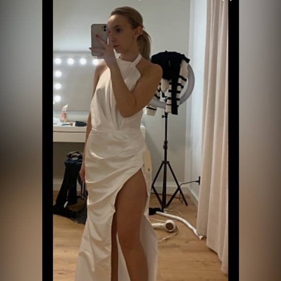 White Halter Neck Gown - Picture 2 of 5